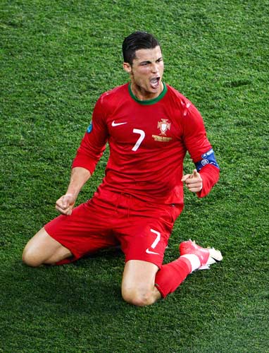 探寻红色服饰的优雅魅力（邂逅红色时装的典雅风采）