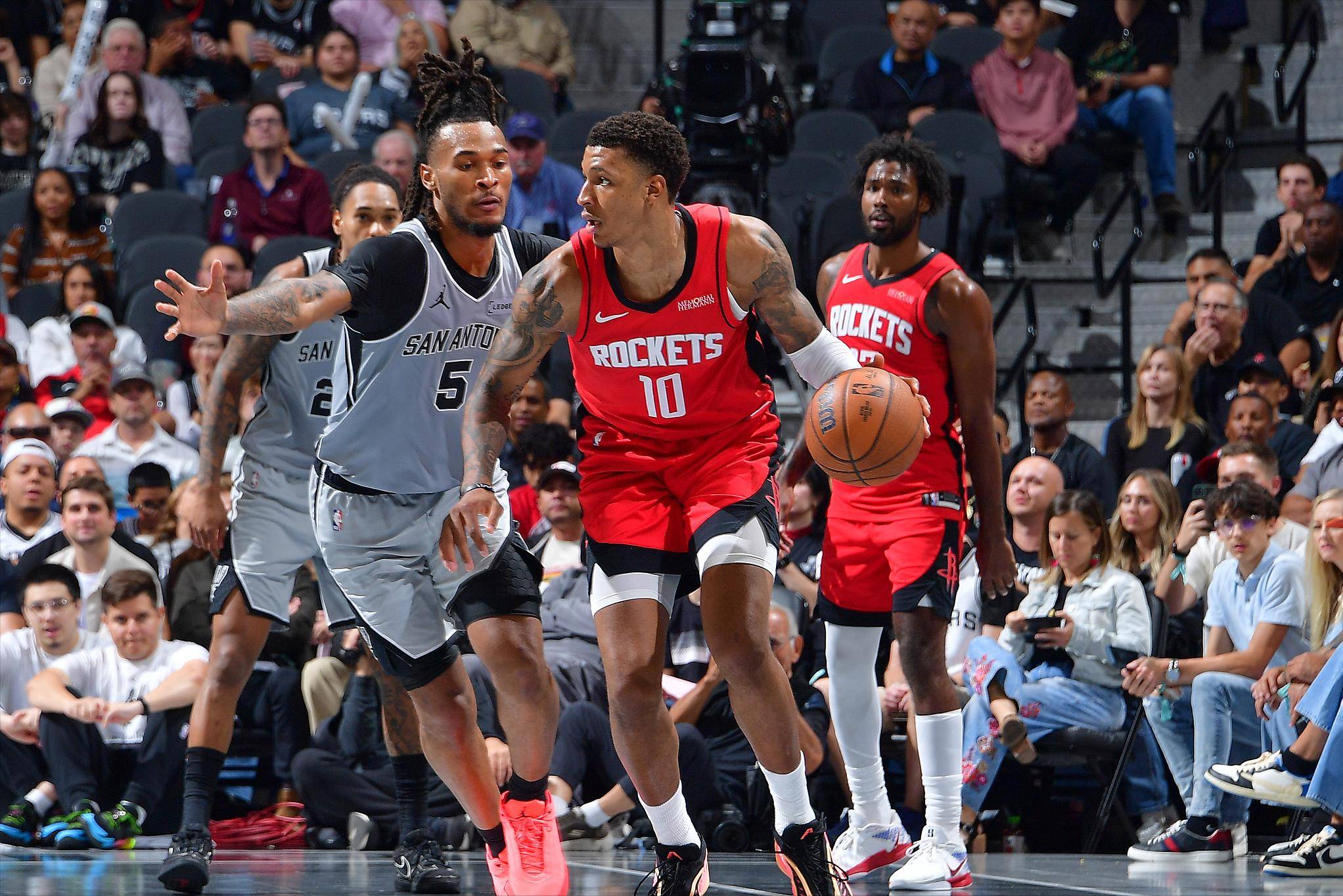 足球中超球队超级外援状态火爆，8场10球（中超超级外援火力全开：8战斩获10球）