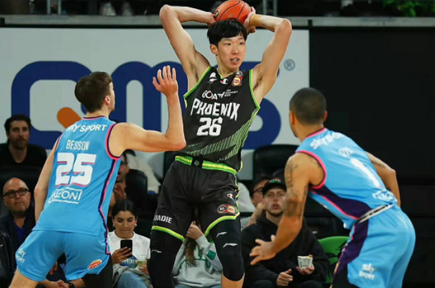 NBA战报：拉文42分6板，国王127-111轻取热火（NBA快讯：拉文轰下42分6篮板，国王127-111轻松击败热火）