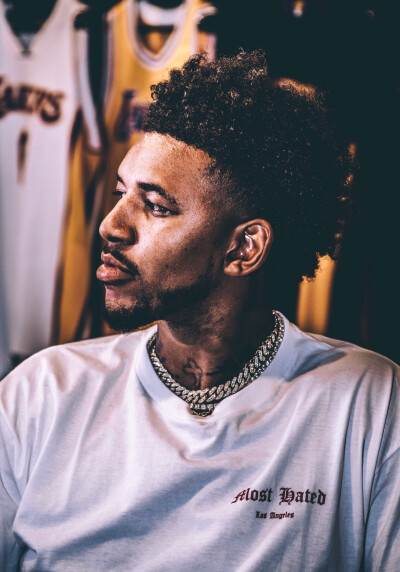 欧联6-0，31岁拜仁旧将大发神威：独中三元，法甲7冠王拒绝2连败（欧联6-0大捷，31岁拜仁旧将戴帽发威，法甲七冠王拒绝两连败）