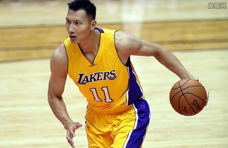 姐姐力挺C罗：他扛着葡萄牙20年，怎么会担心那些批评家？（C罗获姐姐声援：为葡萄牙拼搏20年，岂会在乎批评？）