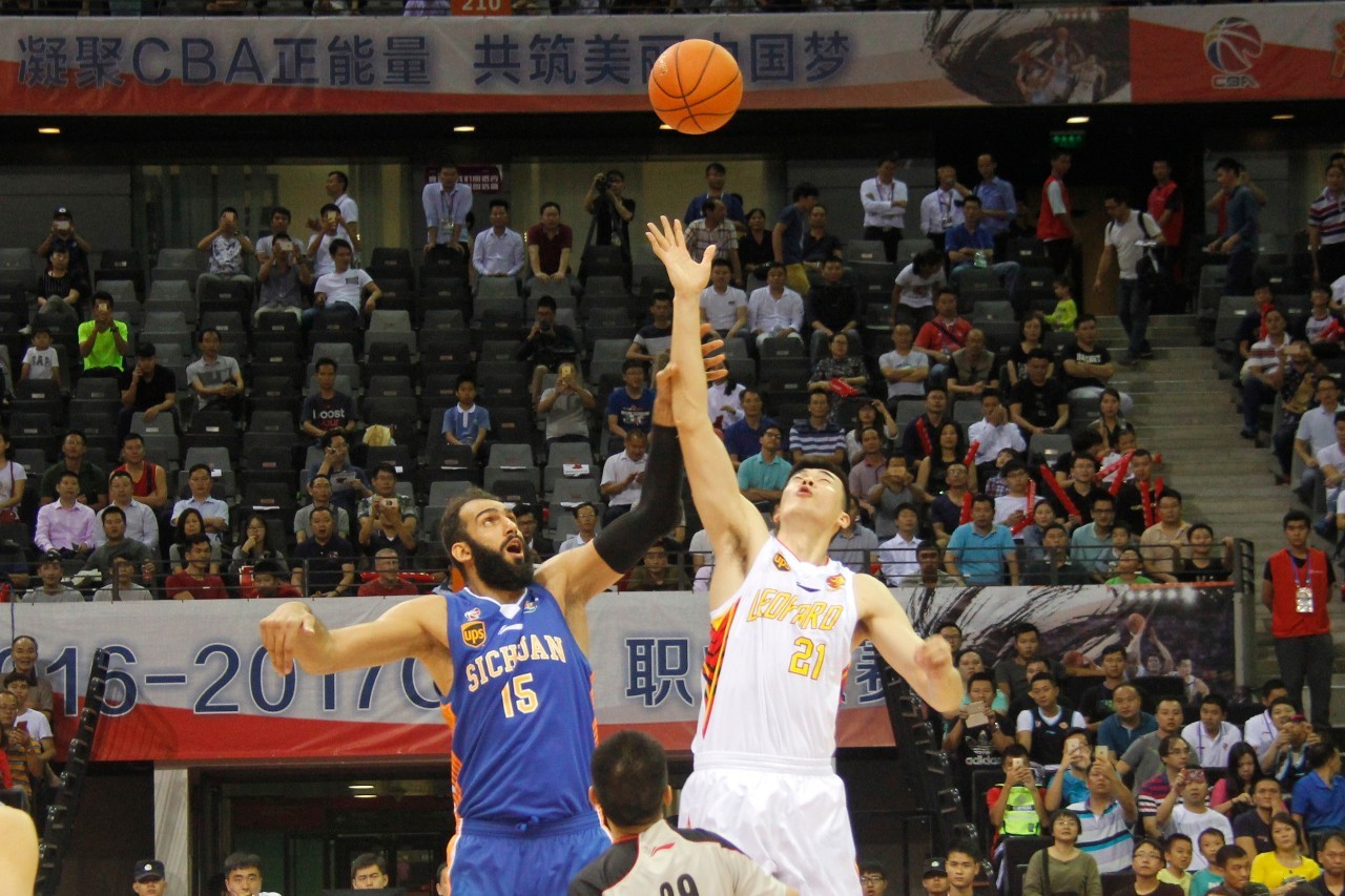 吉迪代表公牛94场拿13次三双，距队史第二皮蓬仅差2次（吉迪为公牛出战94场收获13次三双，距离队史第二皮蓬仅差两次）