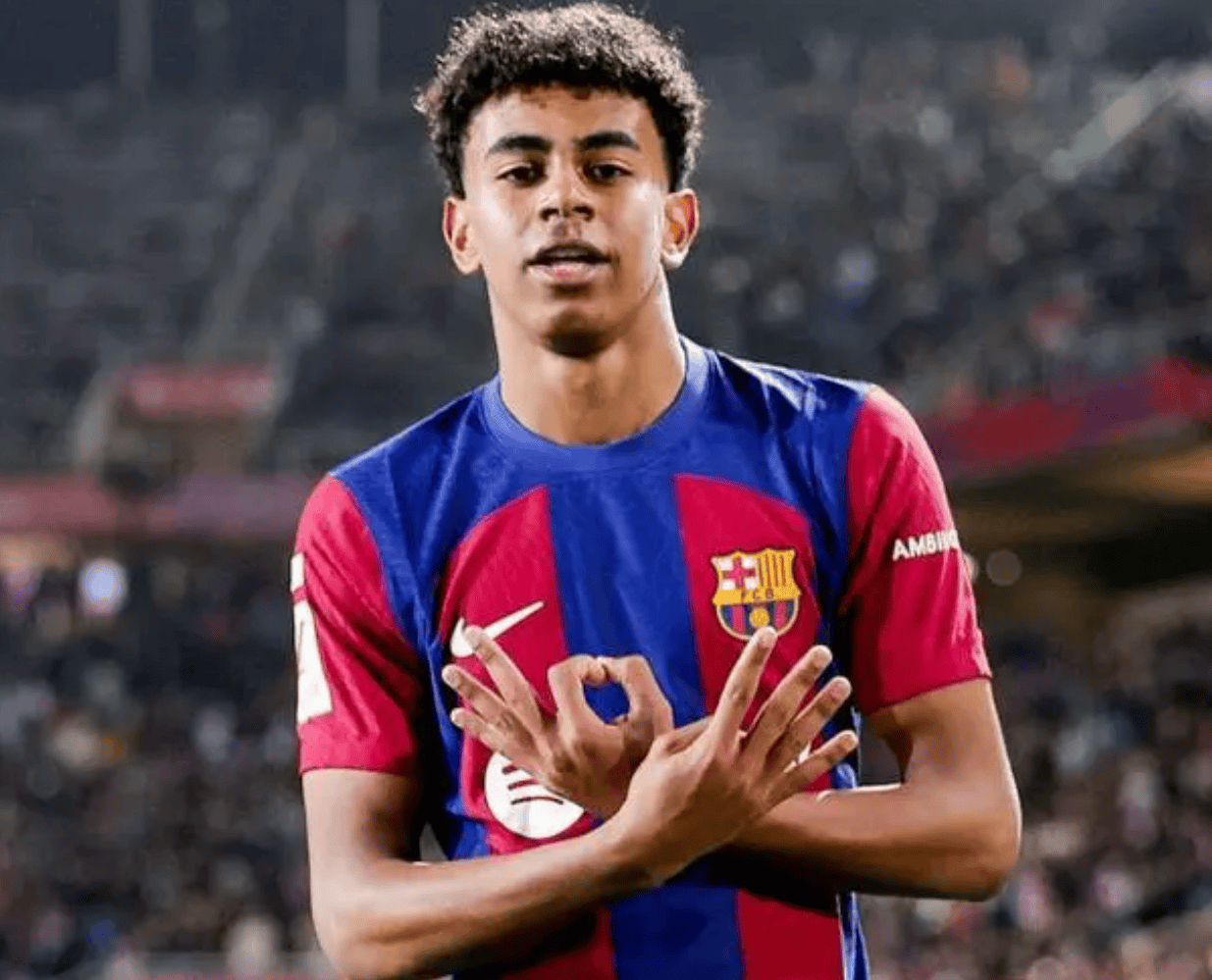 英超战报：曼联2-1战胜埃弗顿,（英超快讯：曼联2比1击败埃弗顿）