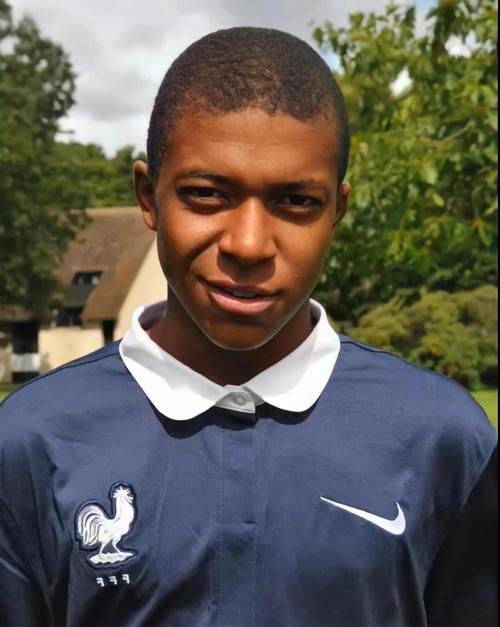 帕福斯1-0黄潜斩获队史欧冠首胜，卢卡森制胜，盖伊失单刀（帕福斯1-0力擒黄潜夺队史欧冠首胜，卢卡森打入制胜球，盖伊错失单刀）