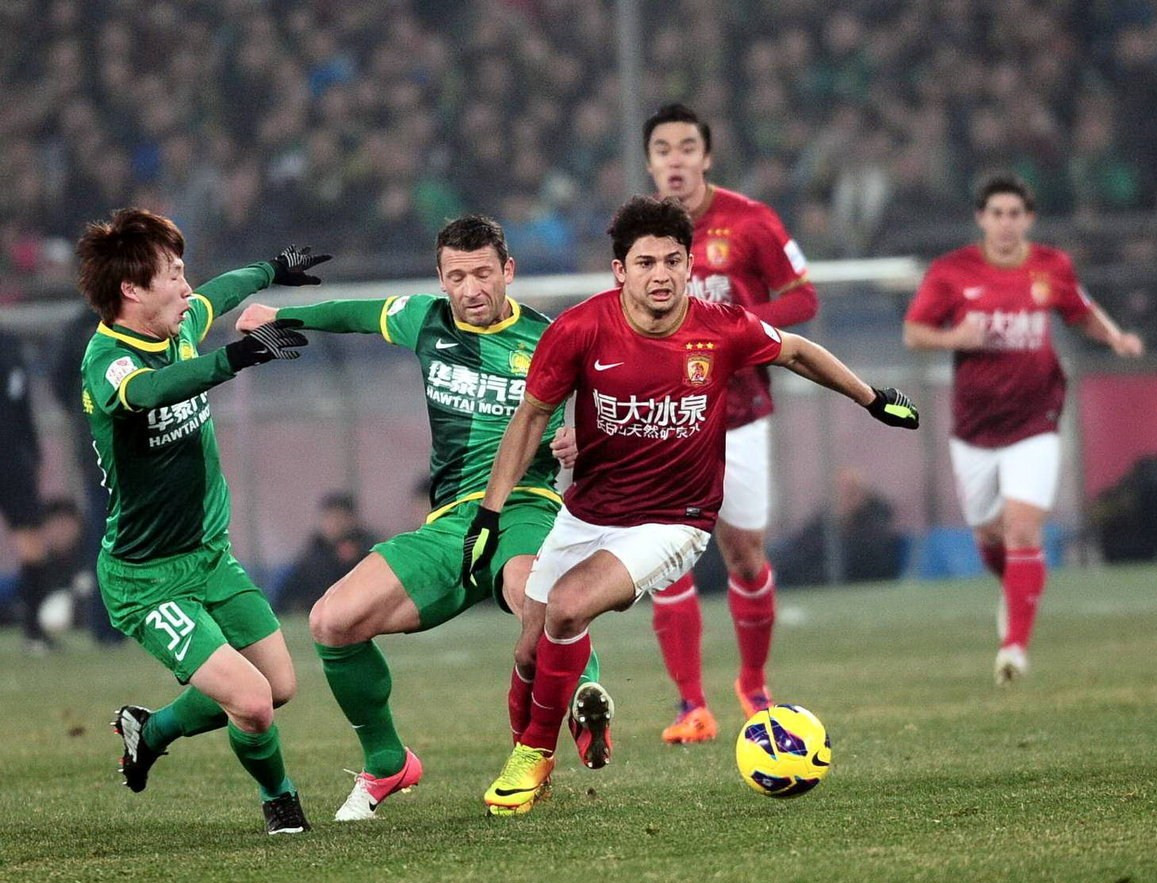 爆冷输江苏后再惨败广州！辽篮一输到底：冲击前八悬了？（连续不敌江苏又惨败广州，辽篮颓势难止：前八前景告急？）