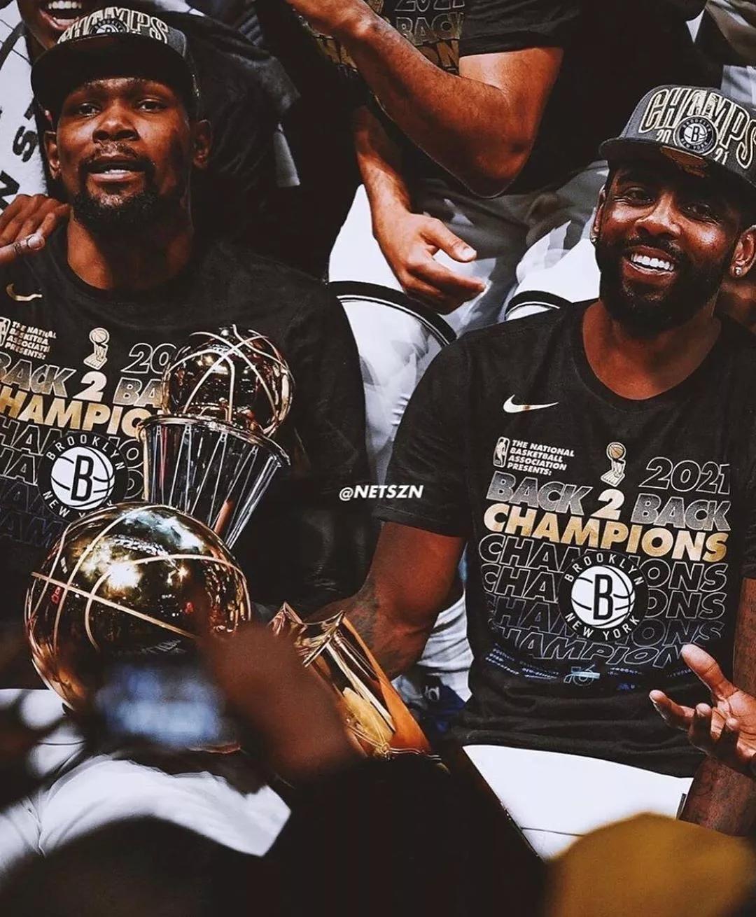 心系老东家，小罗社媒晒照祝贺弗拉门戈巴甲夺冠（小罗社媒发文晒照，祝贺老东家弗拉门戈夺得巴甲冠军）